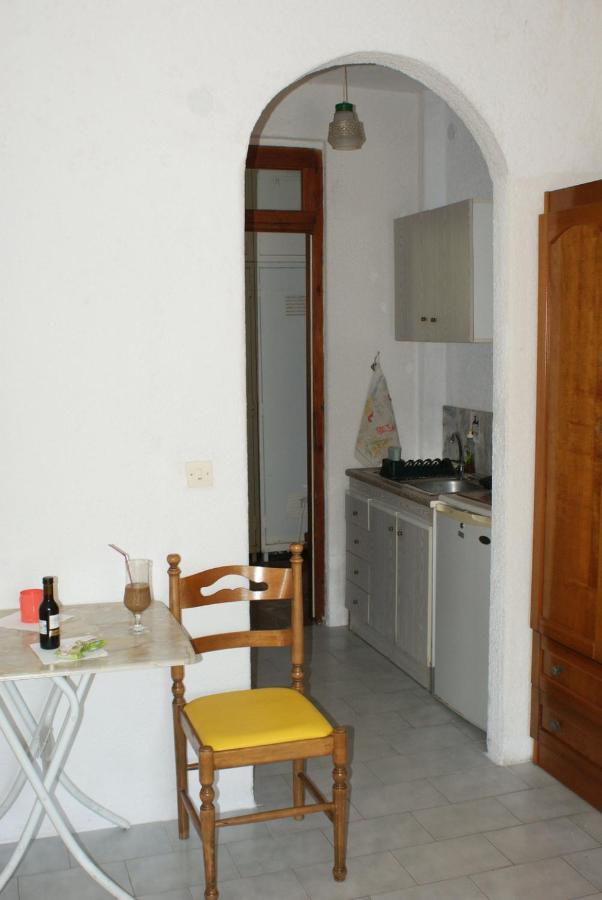 Hotel Agni -Enoikiazomena Diamerizmata Kallithea  외부 사진